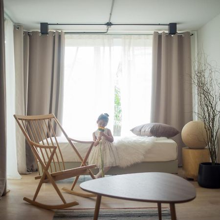 Mini-Me Hubs, Charm Suites & Pool In Old City Chiang Mai Ngoại thất bức ảnh