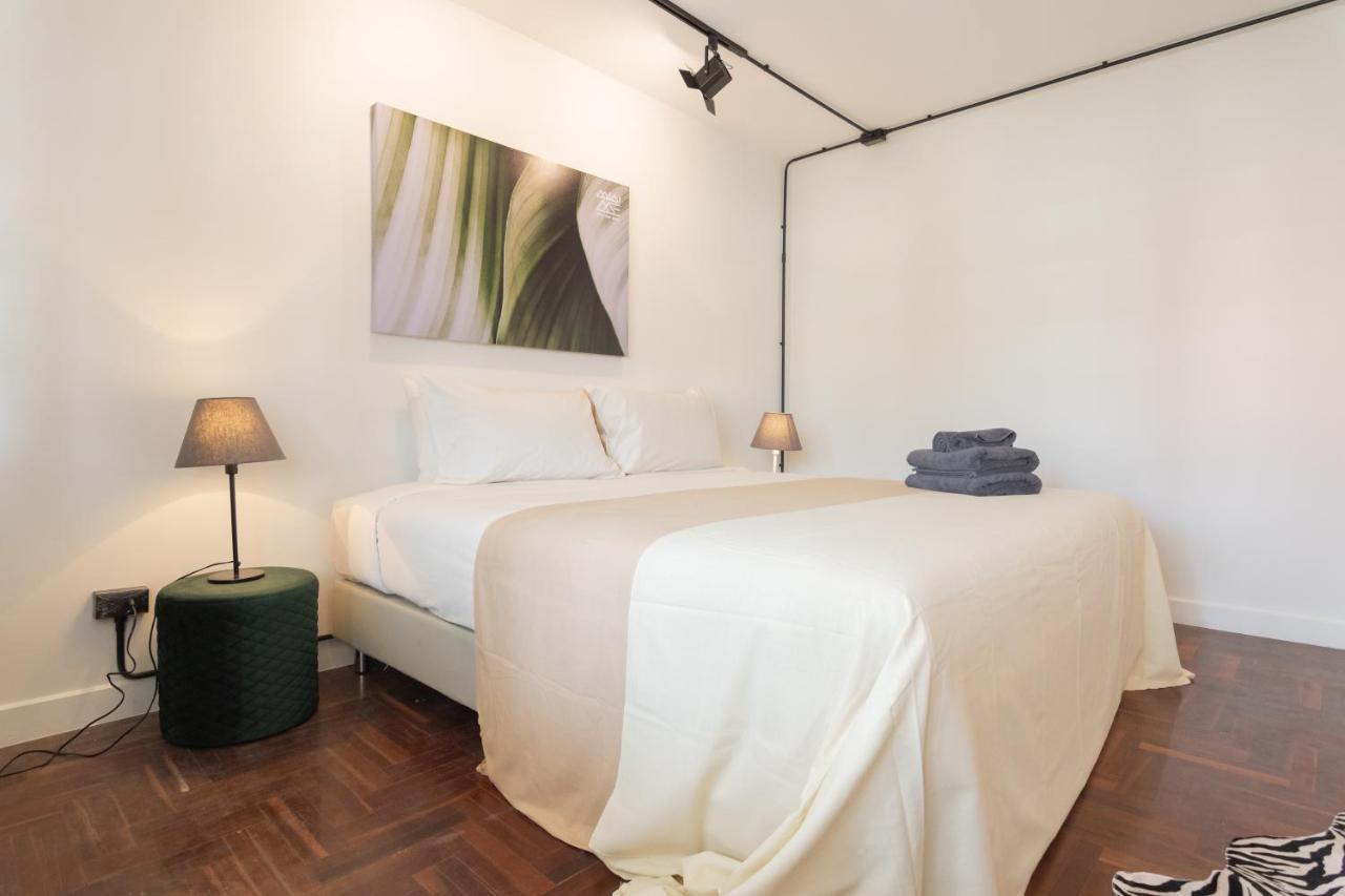 Mini-Me Hubs, Charm Suites & Pool In Old City Chiang Mai Ngoại thất bức ảnh