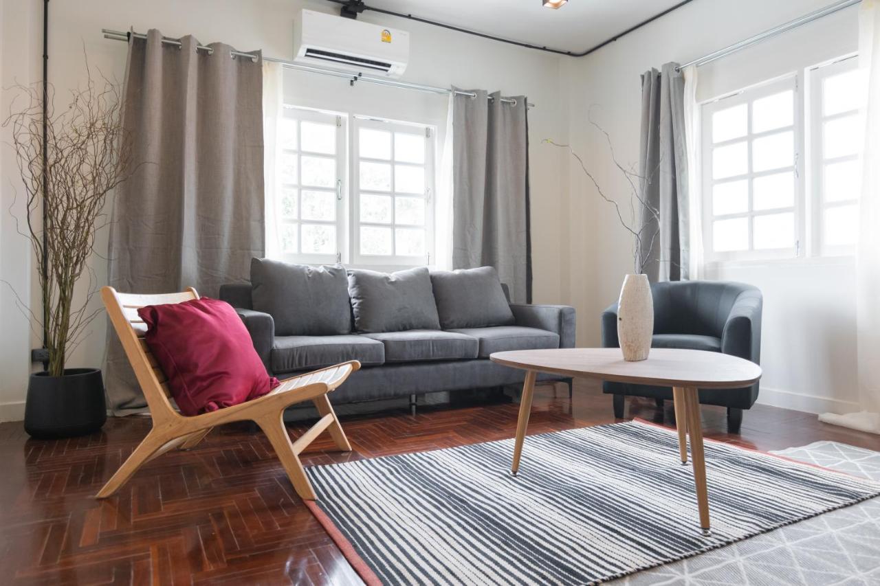 Mini-Me Hubs, Charm Suites & Pool In Old City Chiang Mai Ngoại thất bức ảnh