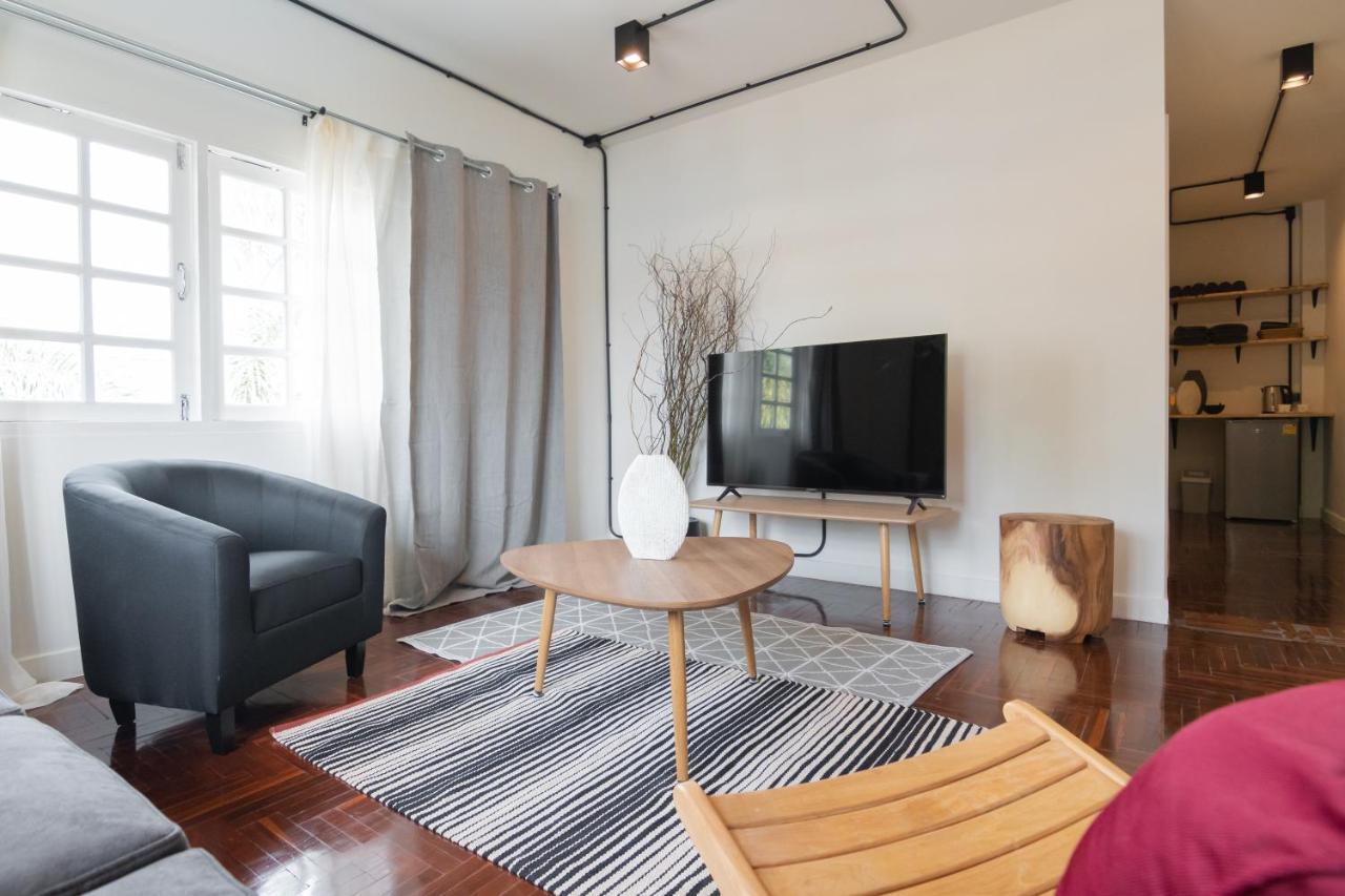 Mini-Me Hubs, Charm Suites & Pool In Old City Chiang Mai Ngoại thất bức ảnh