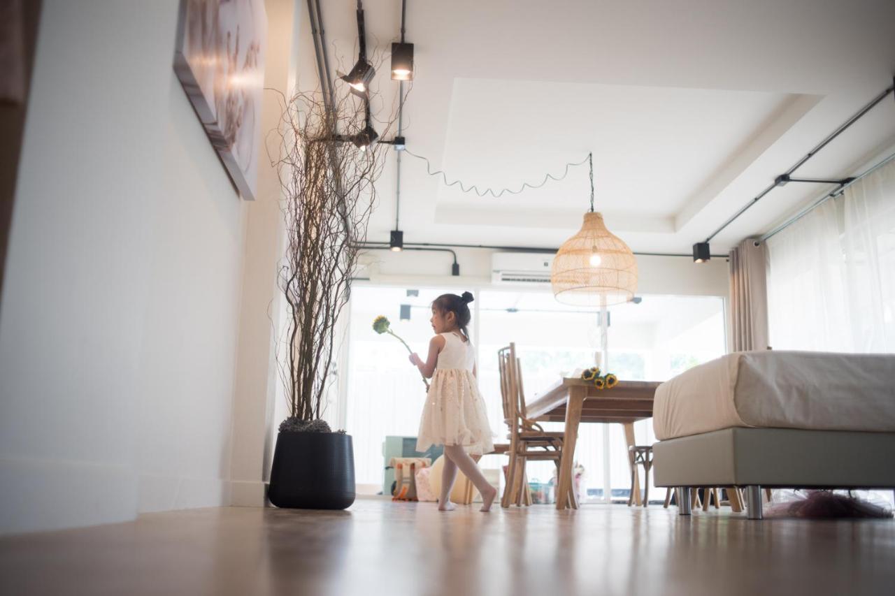 Mini-Me Hubs, Charm Suites & Pool In Old City Chiang Mai Ngoại thất bức ảnh