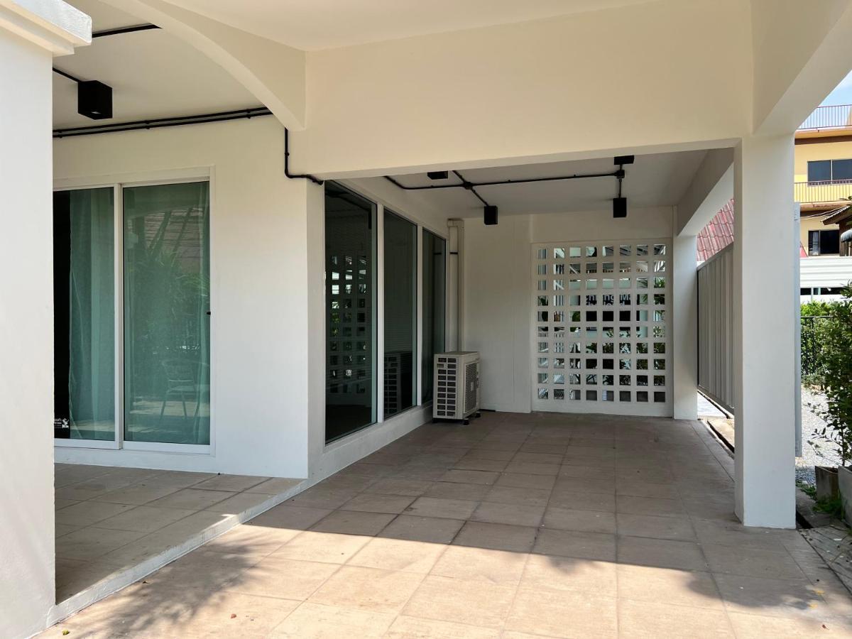 Mini-Me Hubs, Charm Suites & Pool In Old City Chiang Mai Ngoại thất bức ảnh