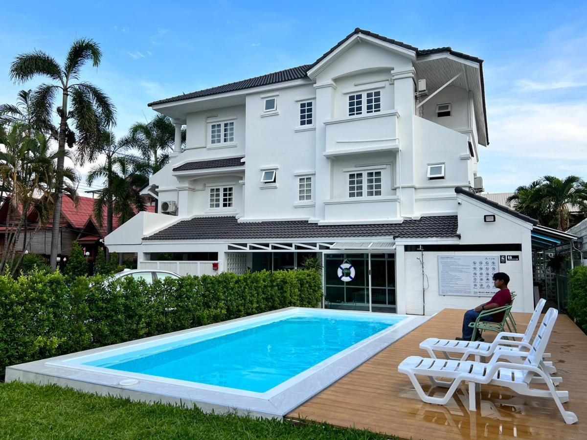 Mini-Me Hubs, Charm Suites & Pool In Old City Chiang Mai Ngoại thất bức ảnh