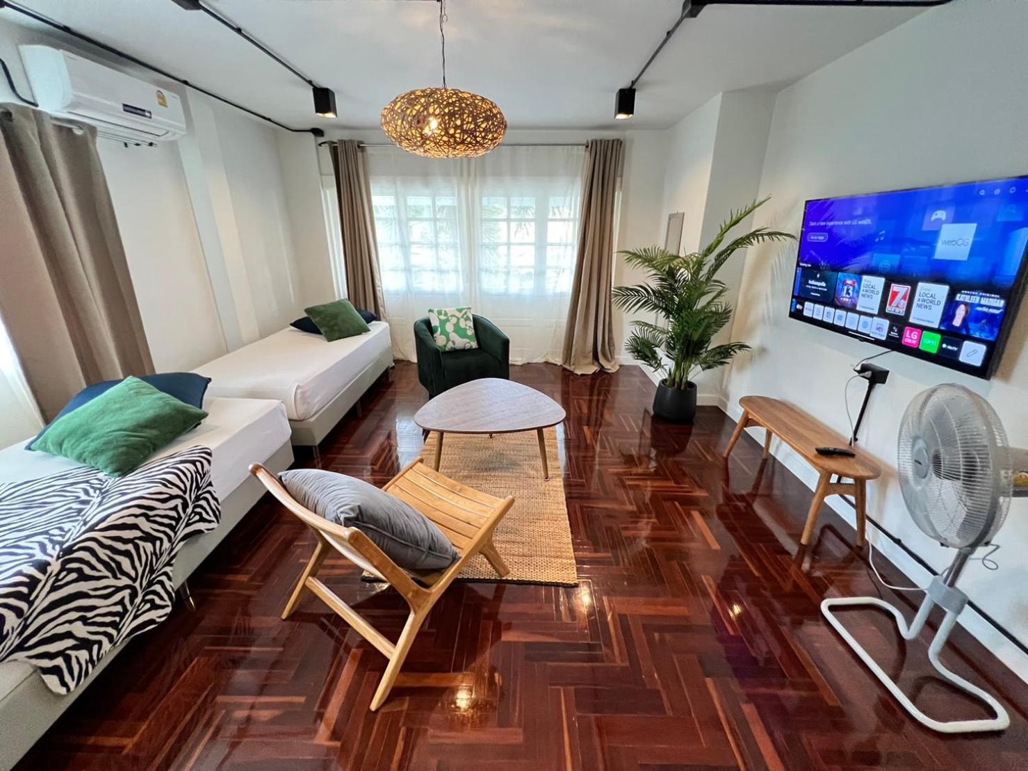 Mini-Me Hubs, Charm Suites & Pool In Old City Chiang Mai Ngoại thất bức ảnh
