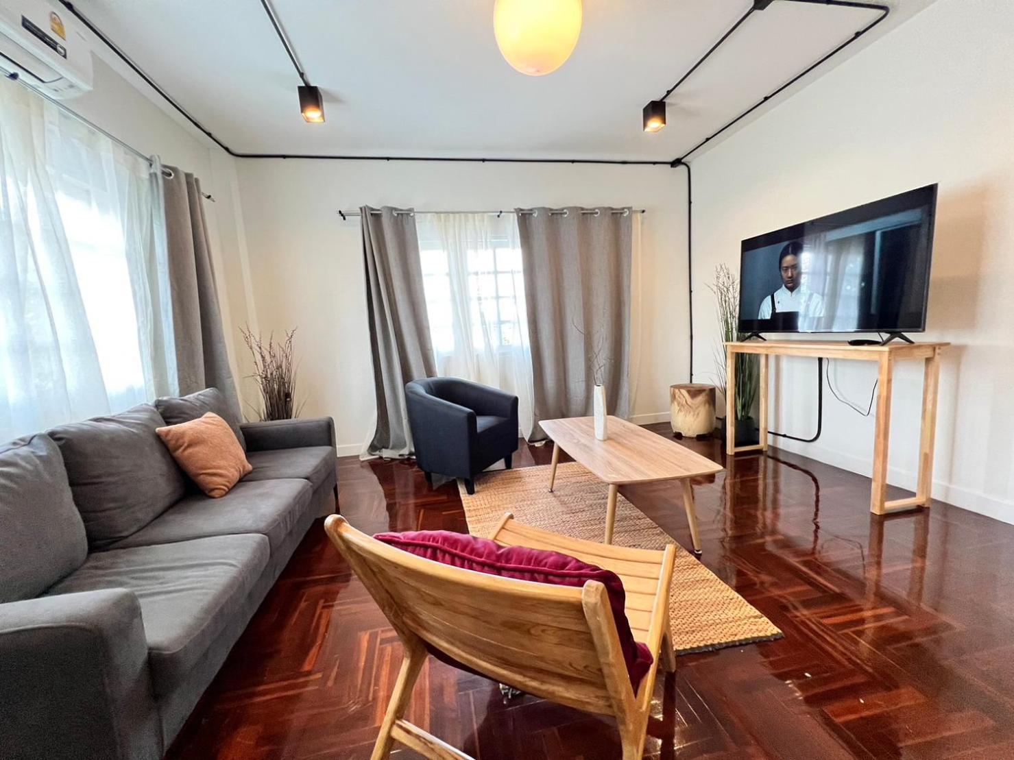 Mini-Me Hubs, Charm Suites & Pool In Old City Chiang Mai Ngoại thất bức ảnh