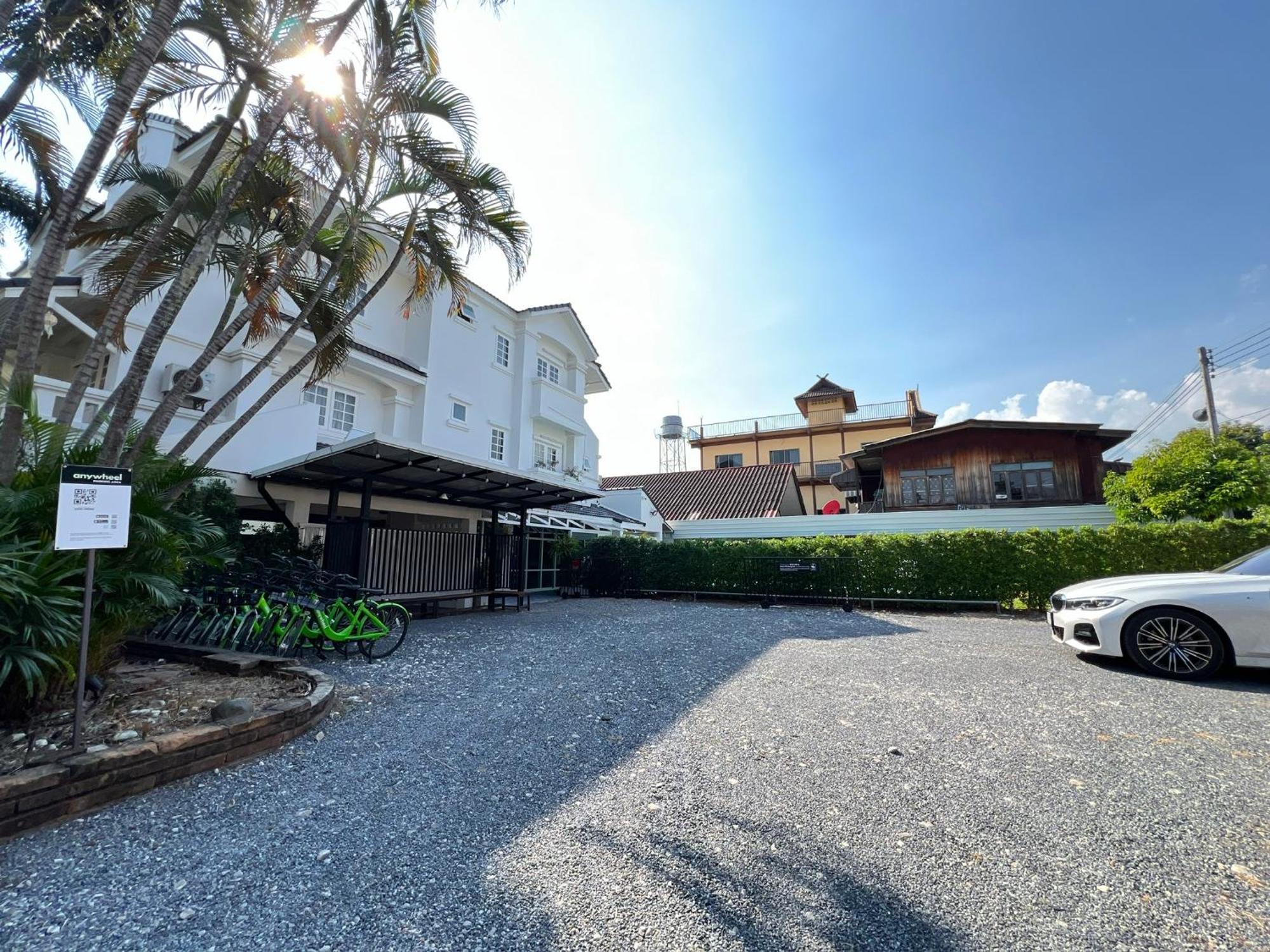 Mini-Me Hubs, Charm Suites & Pool In Old City Chiang Mai Ngoại thất bức ảnh