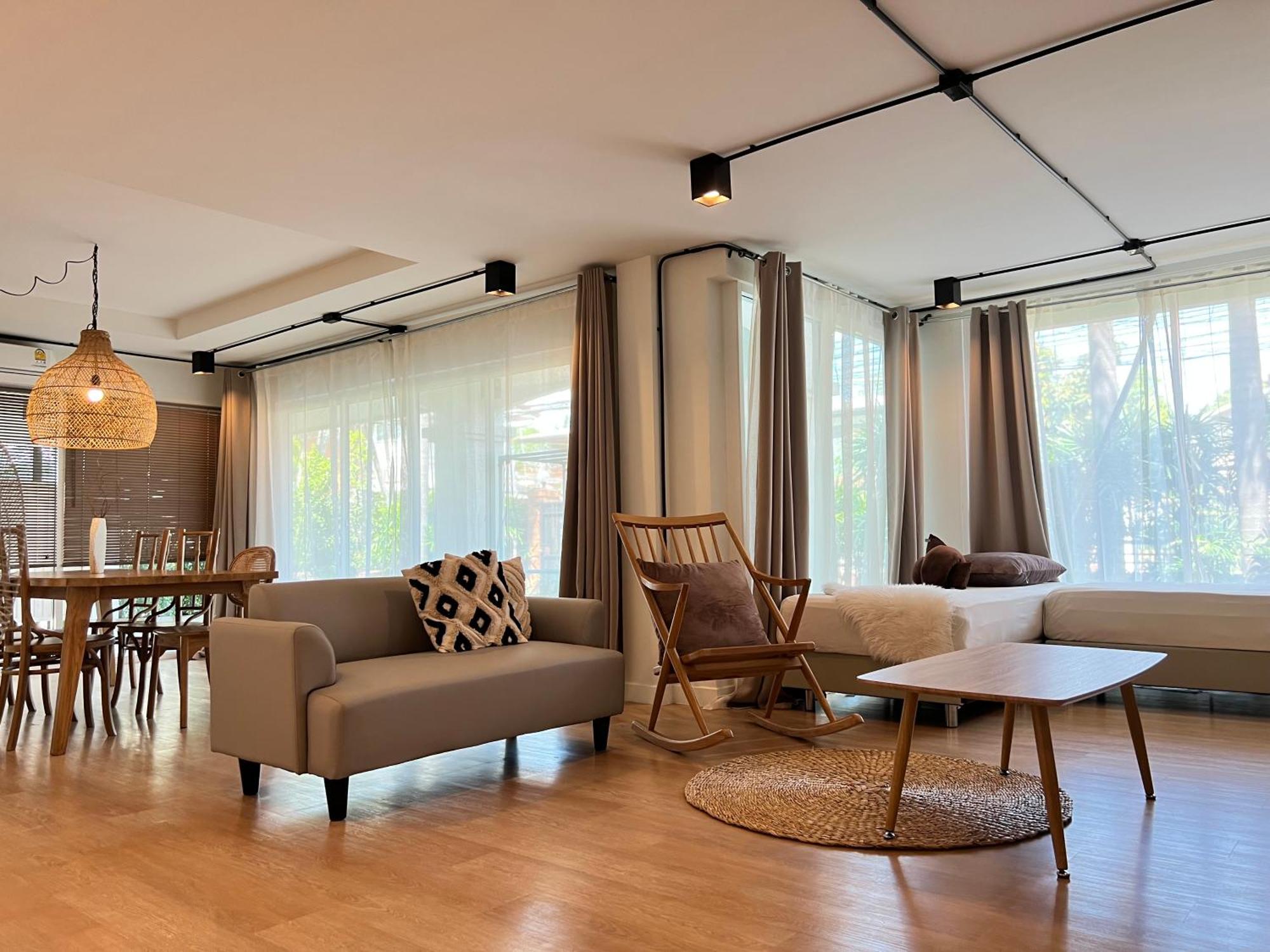 Mini-Me Hubs, Charm Suites & Pool In Old City Chiang Mai Ngoại thất bức ảnh