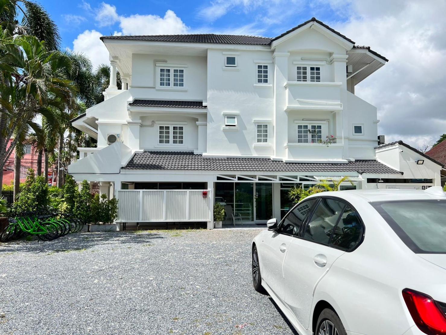 Mini-Me Hubs, Charm Suites & Pool In Old City Chiang Mai Ngoại thất bức ảnh