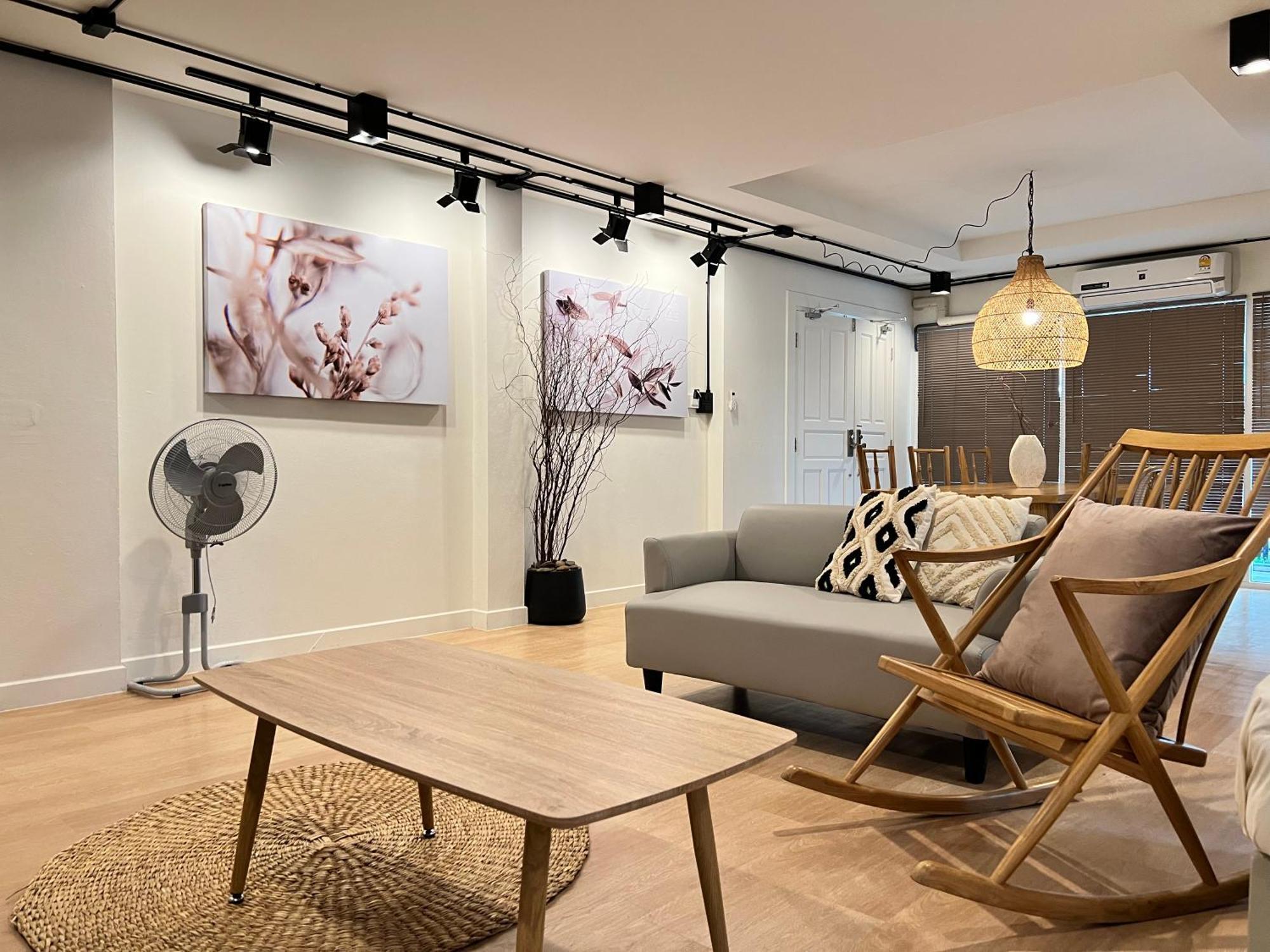 Mini-Me Hubs, Charm Suites & Pool In Old City Chiang Mai Ngoại thất bức ảnh